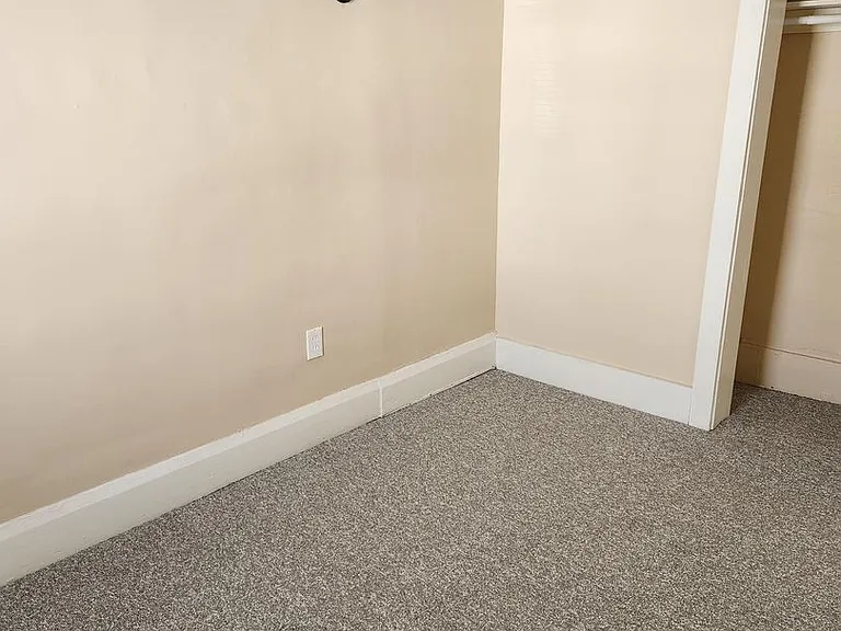 110 Essex St — Photo 10