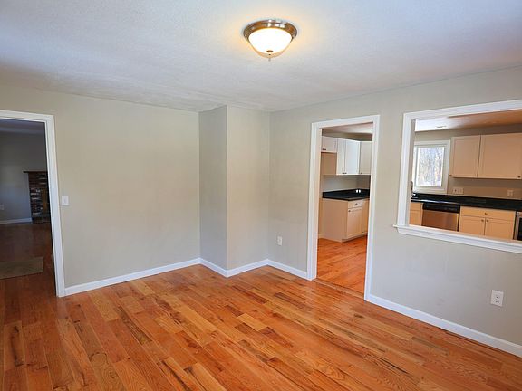 4th image of 2 Maplewood Dr