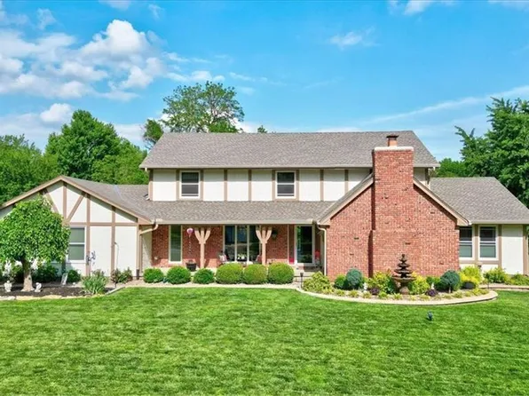 203 NW Donovan Rd, Lees Summit, MO 64063