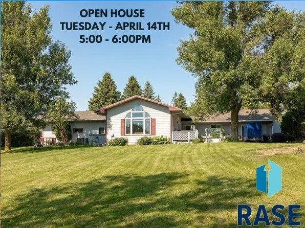 6102 Dakota Dr, Madison, SD 57042