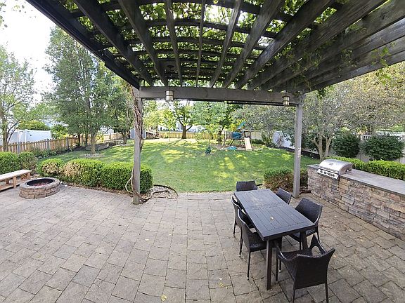2nd image of 5283 Merrybell Ln