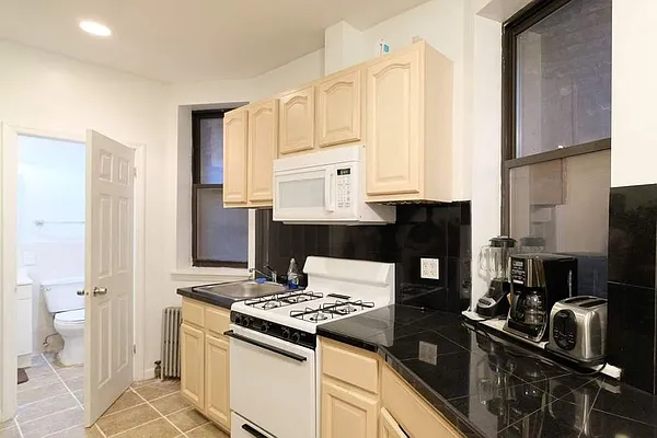 Rented by Sotheby's International Realty | media 23