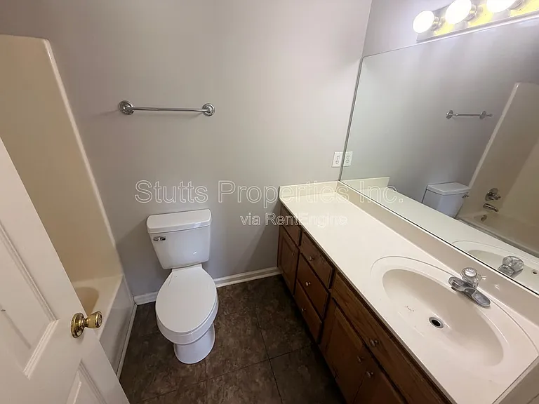 406 Jackson Ave #C — Photo 7