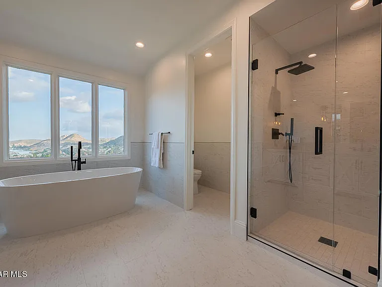 2390 Crombie Ct — Photo 24