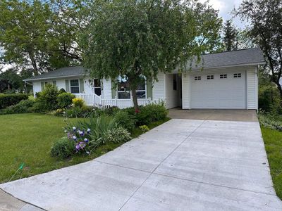 107 Jackson St NE, Cascade, IA, 52033
