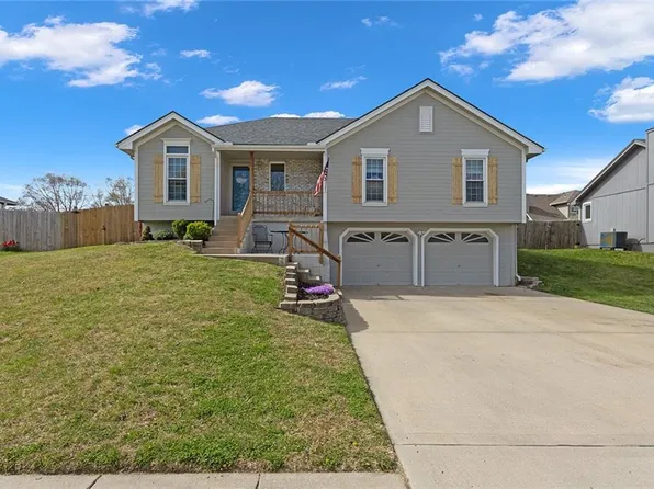 503 Newport Dr, Smithville, MO 64089