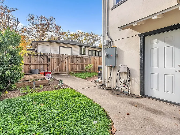 135.5 Carmel Ave #A — Photo 6