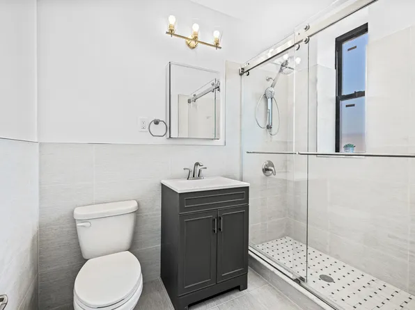 418 Saint John's Place image 7 of 10