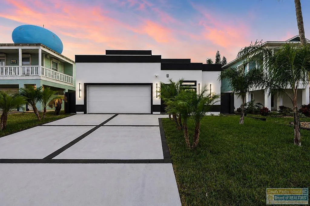 4 bed, 6.0 bath, 3241 sqft, $5,500 — Photo 2
