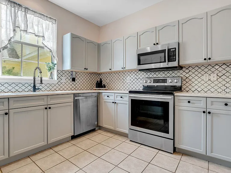 4311 Four Oaks Blvd — Photo 12