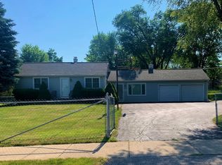 151 S Oplaine Rd, Gurnee, IL 60031