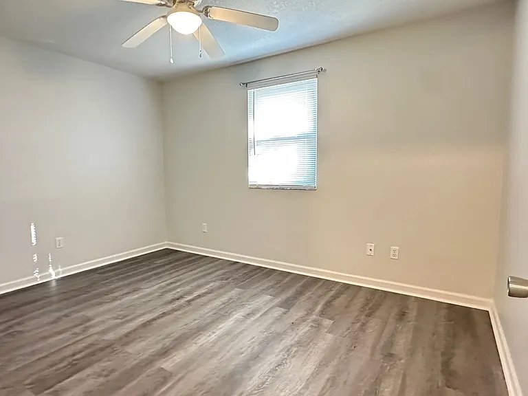 783 Kenneth Ct — Photo 17