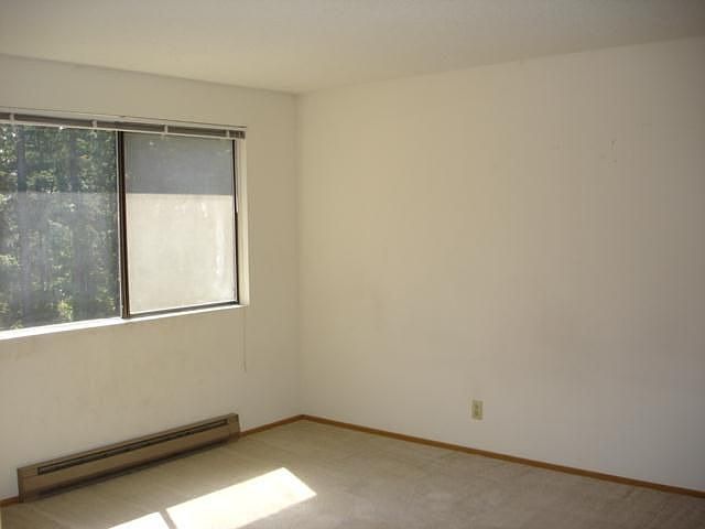 1st image of 111 NW Columbia Dr