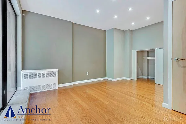 Rented by Anchor Associates | media 10