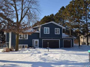 27011 Revilo Pl, Sioux Falls, SD 57108