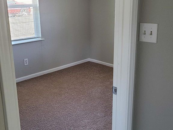 4th image of 1124 Stowe St