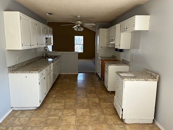 3rd image of 10518 Pioneer Dr