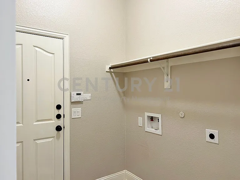6613 Meadow Glen Dr — Photo 12