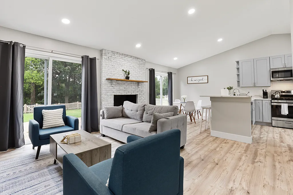 3804 Newport Dr — Photo 1