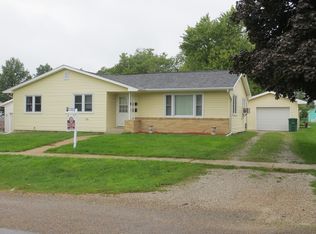 403 E Chestnut St, Bloomfield, IA 52537