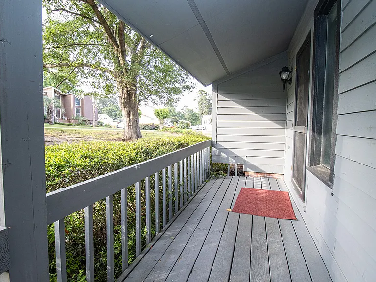 140 Land Of Lakes Cir — Photo 2