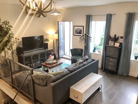 3rd image of 295 Montgomery St #1R