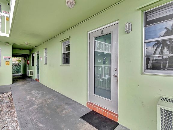 2nd image of 702 N L St APT 6