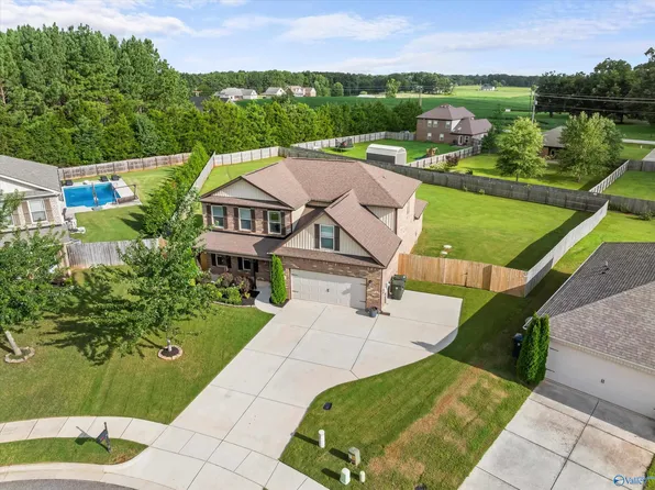 111 Lois Mance Ln, New Market, AL 35761
