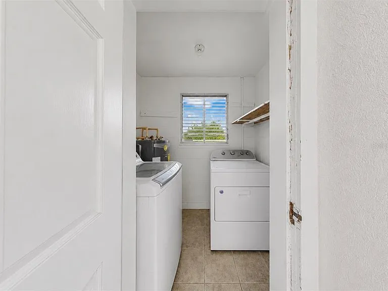 4933 Victoria Dr — Photo 17