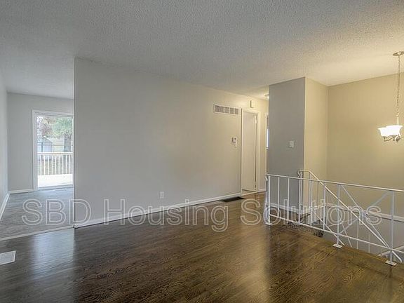 2nd image of 9524 Wallace Ave