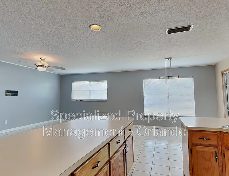 3 bed, 2.0 bath, 1854 sqft, $2,350 — Photo 3