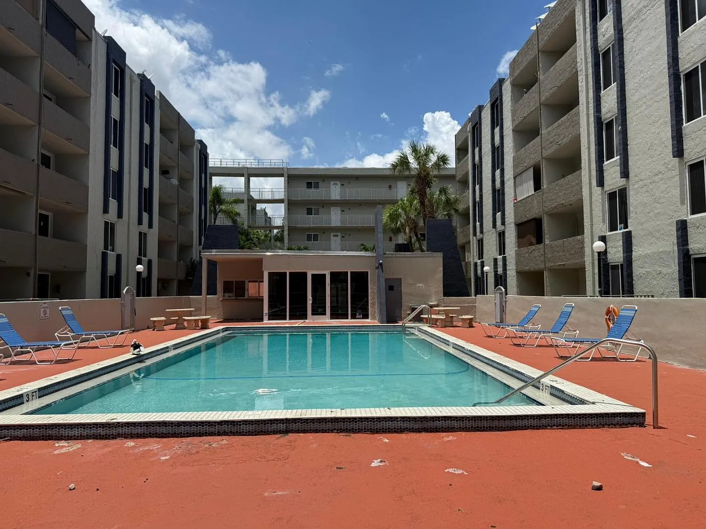 10000 NW 80 Ct - Samari Lakes 10000 NW 80 Ct Apt 2523 Hialeah Gardens FL 33016 — Photo 3