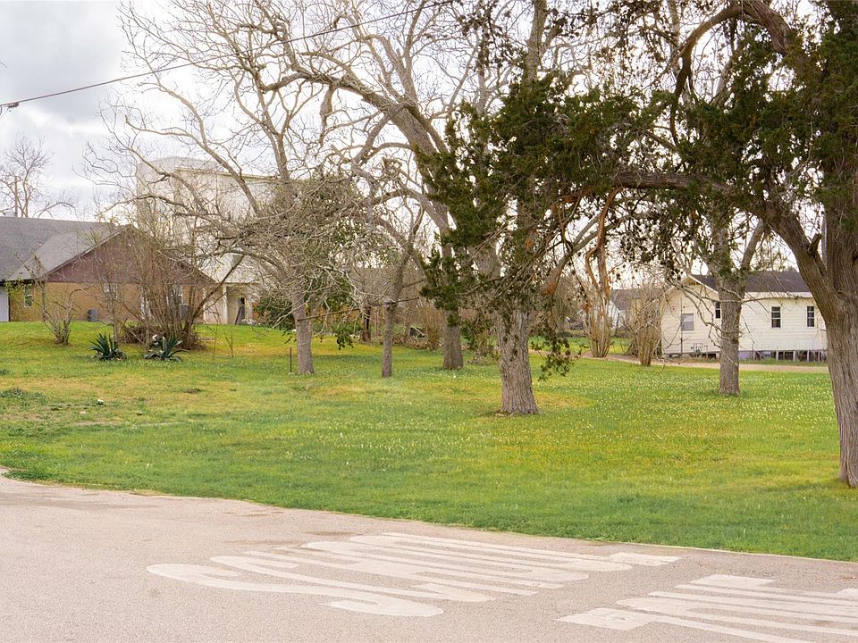 1st image of 204 3rd St