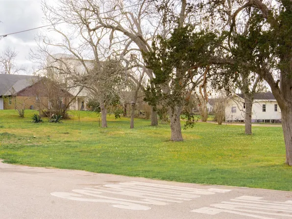 204 3rd St, Rosenberg, TX 77471