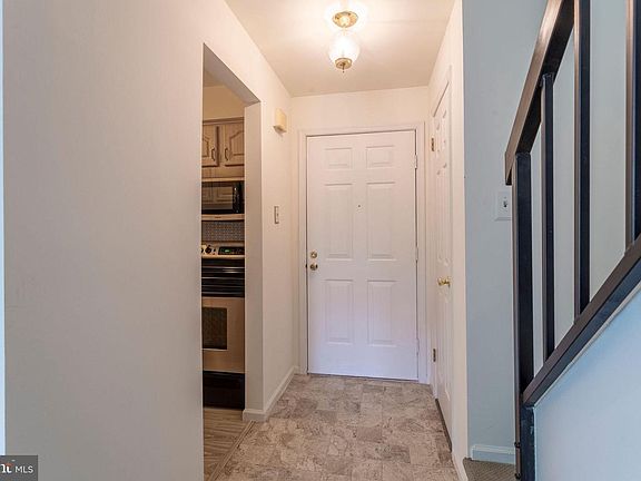 4th image of 633 Washington Pl #33