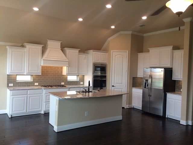 2nd image of 800 Duckett Dr