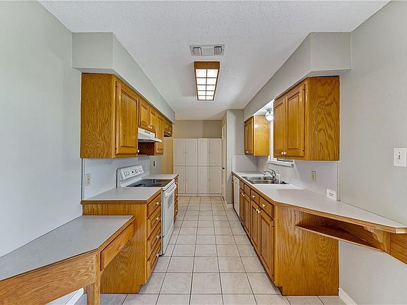 4th image of 1124 Park Center Ct