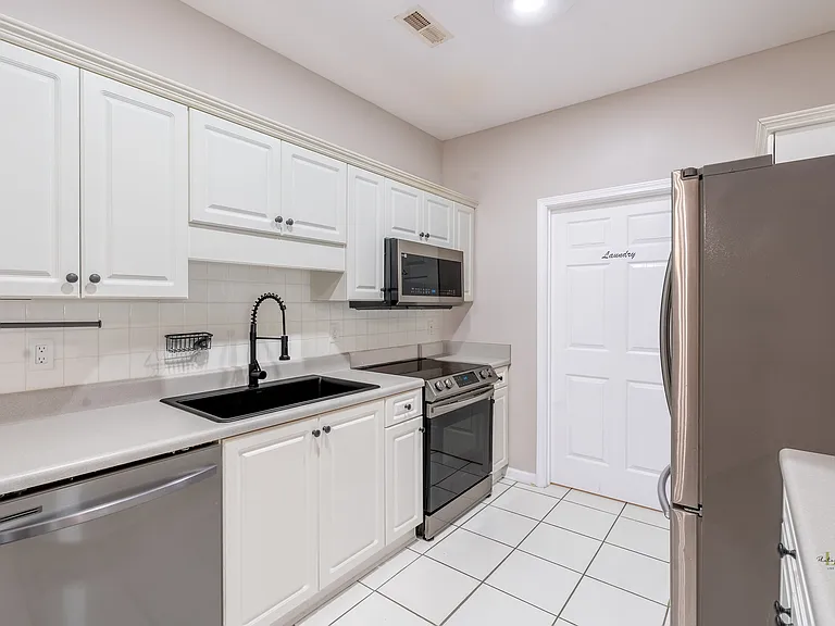 635 Marshtree Ln #105 — Photo 5