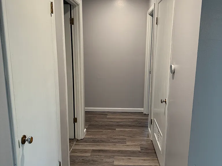 906 Locust Dr — Photo 17