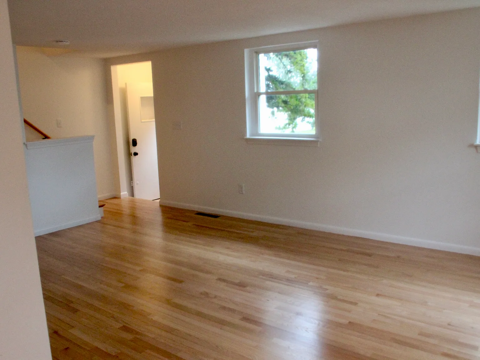3 bed, 1.5 bath, 1338 sqft, $3,000 — Photo 3