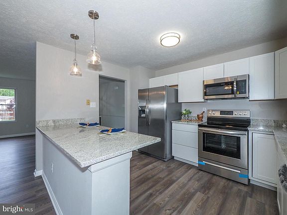 5th image of 435 Williamstowne Ct