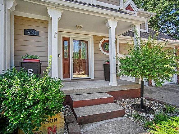 4th image of 7641 N Lucerne Ct