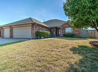 16713 Autumnwood Dr, Edmond, OK 73012