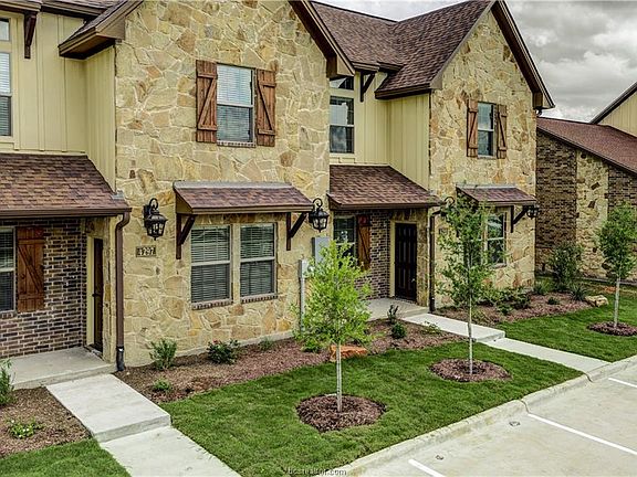 3rd image of 314 Newcomb Ln