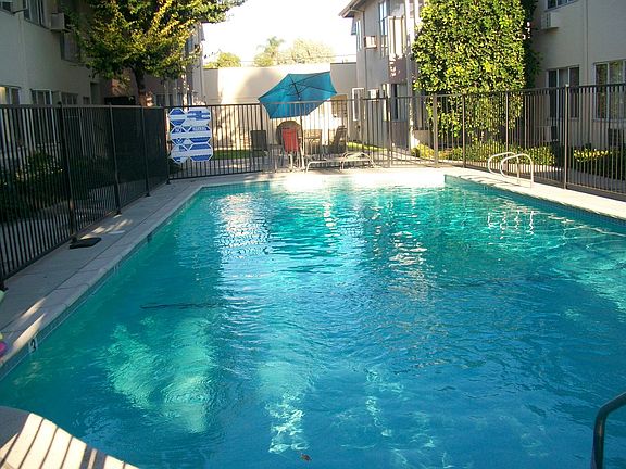3rd image of 4421 Murietta Ave APT 6