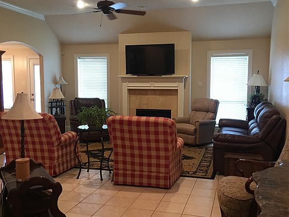 4th image of 718 Hollybrook Dr