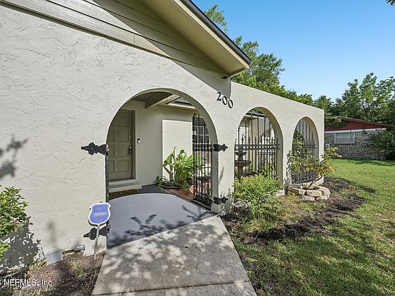 3rd image of 200 DEBARRY Avenue