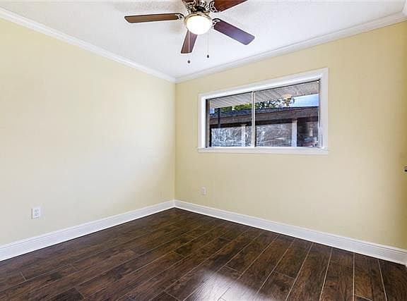 5th image of 2428 Somerset Dr