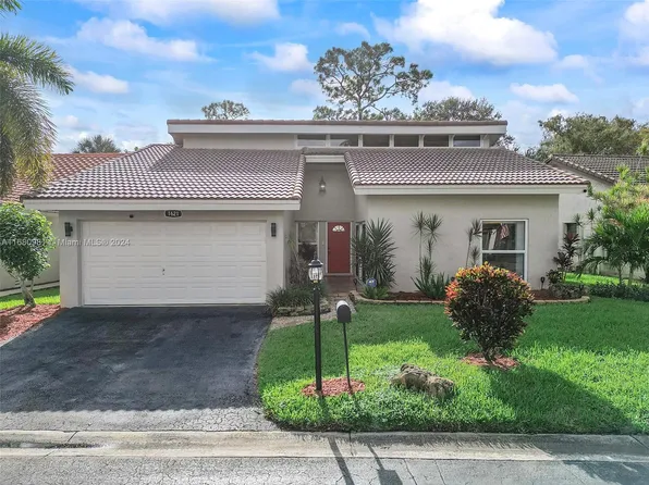 1621 Riverwood Ln, Coral Springs, FL 33071