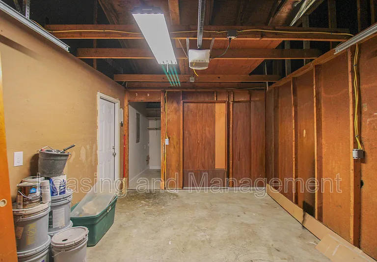 305 Millcreek Dr — Photo 24